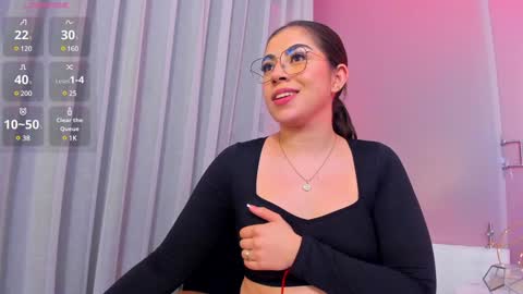 Isabela Angell  online show from 12/24/24, 02:32