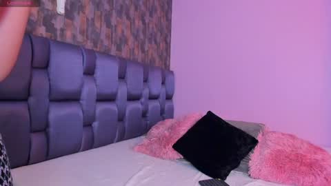 Isabela Angell  online show from 12/31/24, 07:07