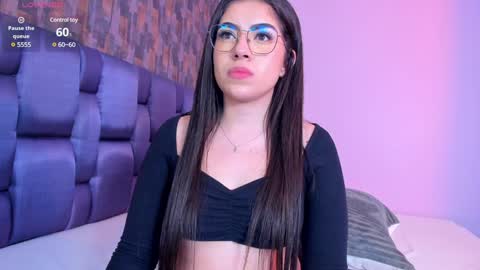 Isabela Angell  online show from 01/02/25, 09:39