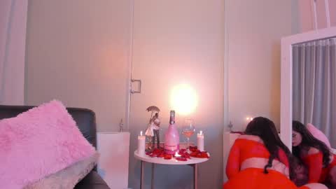 Isabela Angell  online show from 02/15/25, 12:59