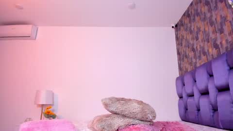 Isabela Angell  online show from 02/25/25, 01:52