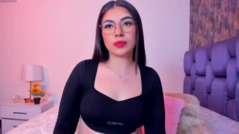 Isabela Angell  online show from 02/25/25, 09:46