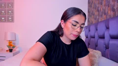 Isabela Angell  online show from 02/28/25, 01:37