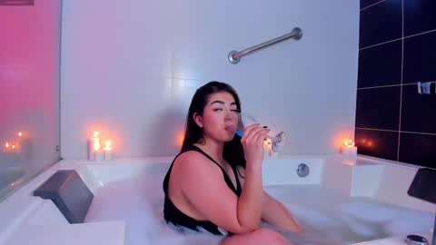 Isabela Angell  online show from 03/01/25, 10:42