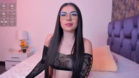 Isabela Angell  online show from 03/03/25, 11:14