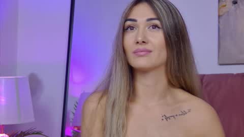 Snapshot of isabelasasha chatting on 10/03/25, 01:19 Isa online show from 10/03/25, 01:19