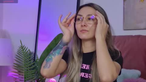 Snapshot of isabelasasha chatting on 11/14/25, 06:34 Isa online show from 11/14/25, 06:34