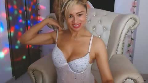 Snapshot of isabelhot1 chatting on 03/15/26, 11:33 Isabel online show from 03/15/26, 11:33