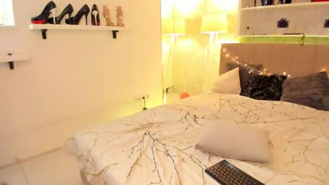 IsabelKiss online show from 06/07/26, 07:23