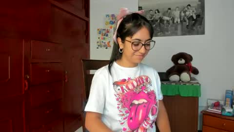 Isabella22 1 online show from 12/23/24, 01:56
