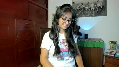 Isabella22 1 online show from 01/03/25, 11:44