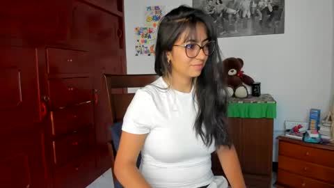 Isabella22 1 online show from 01/08/25, 06:41