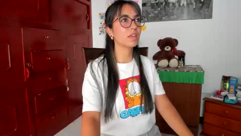 Isabella22 1 online show from 01/17/25, 05:51