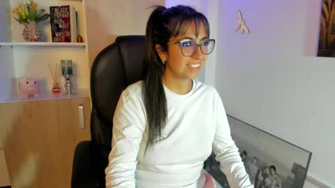 Isabella22 1 online show from 02/19/25, 03:06