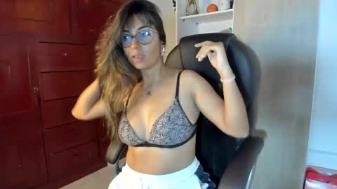 Isabella22 1 online show from 03/25/26, 03:34