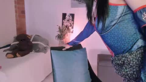 Isabella online show from 10/13/25, 09:04