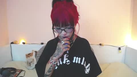 Snapshot of isabella__dark chatting on 12/02/24, 10:23    online show from 12/02/24, 10:23