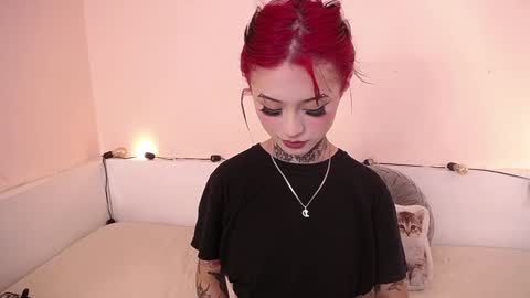 Snapshot of isabella__dark chatting on 12/17/24, 10:00    online show from 12/17/24, 10:00