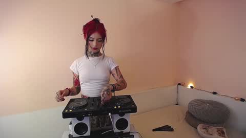 Snapshot of isabella__dark chatting on 12/20/24, 03:14    online show from 12/20/24, 03:14