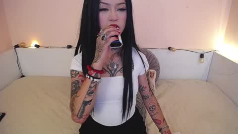 Snapshot of isabella__dark chatting on 12/20/24, 09:28    online show from 12/20/24, 09:28