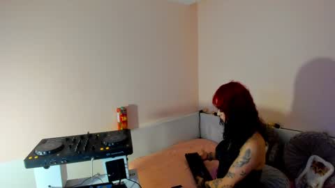 Snapshot of isabella__dark chatting on 12/27/24, 01:32    online show from 12/27/24, 01:32