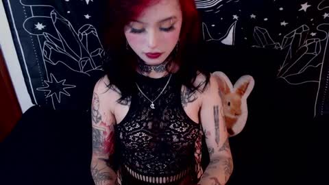 Snapshot of isabella__dark chatting on 12/28/24, 11:48    online show from 12/28/24, 11:48