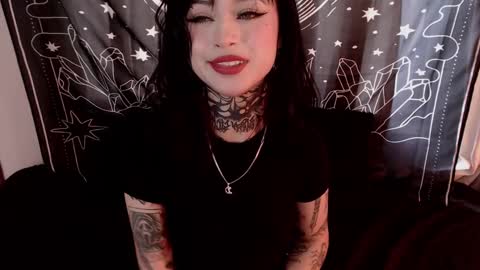 Snapshot of isabella__dark chatting on 01/02/25, 10:01    online show from 01/02/25, 10:01