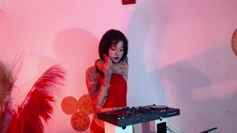 Snapshot of isabella__dark chatting on 01/14/25, 12:00    online show from 01/14/25, 12:00