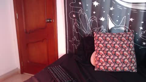 Snapshot of isabella__dark chatting on 01/14/25, 09:41    online show from 01/14/25, 09:41