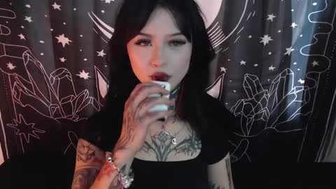 Snapshot of isabella__dark chatting on 01/16/25, 10:34    online show from 01/16/25, 10:34