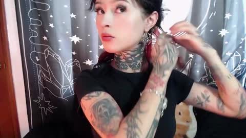 Snapshot of isabella__dark chatting on 01/20/25, 06:32    online show from 01/20/25, 06:32
