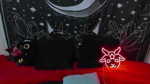 Snapshot of isabella__dark chatting on 02/12/25, 12:37    online show from 02/12/25, 12:37