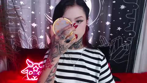 Snapshot of isabella__dark chatting on 02/14/25, 07:33    online show from 02/14/25, 07:33
