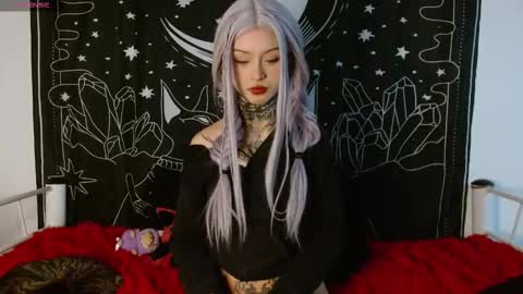 Snapshot of isabella__dark chatting on 10/11/25, 11:03    online show from 10/11/25, 11:03