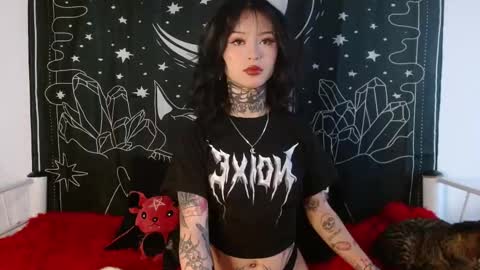 Snapshot of isabella__dark chatting on 10/17/25, 09:50    online show from 10/17/25, 09:50