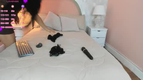 Snapshot of isabella__milf chatting on 04/07/26, 07:25 isabella__milf online show from 04/07/26, 07:25