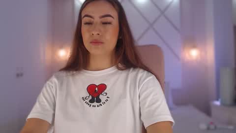 Isa  online show from 09/18/25, 04:09