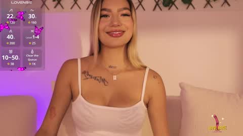 Snapshot of isabella_cox__ chatting on 01/22/25, 11:45 Isabella online show from 01/22/25, 11:45