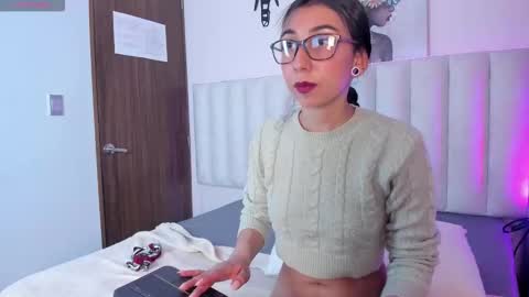 isabella_crofts online show from 11/10/25, 03:16