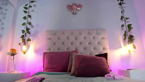Snapshot of isabella_flowerss chatting on 01/09/26, 09:27 online show from 01/09/26, 09:27