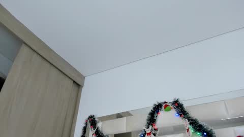 Snapshot of isabella_gomez11 chatting on 12/18/24, 10:02 isabella_gomez11 online show from 12/18/24, 10:02