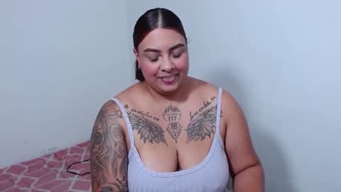 Snapshot of isabella_hots chatting on 10/27/25, 08:24 estefania online show from 10/27/25, 08:24