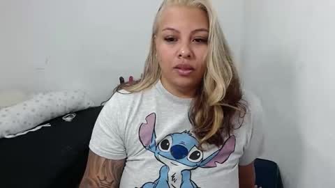 Snapshot of isabella_hots chatting on 04/03/26, 01:20 estefania online show from 04/03/26, 01:20
