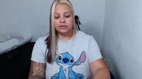 Snapshot of isabella_hots chatting on 04/18/26, 10:41 estefania online show from 04/18/26, 10:41