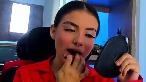 ISABELLA online show from 06/18/26, 06:56