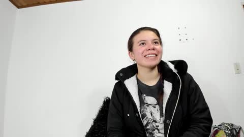 isabella_jaramillo online show from 10/13/25, 12:16