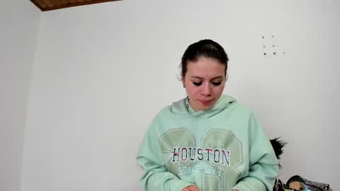 isabella_jaramillo online show from 10/29/25, 12:29