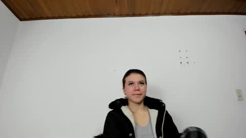 isabella_jaramillo online show from 11/15/25, 12:02