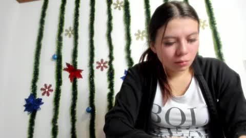 isabella_jaramillo online show from 12/04/25, 12:36