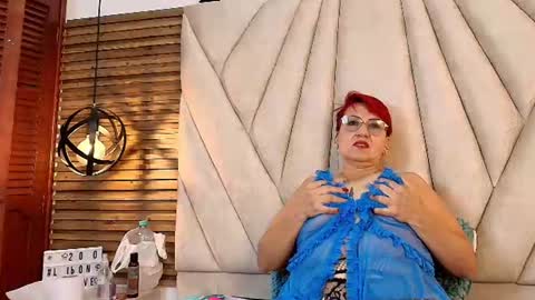 Snapshot of isabella_luxet chatting on 06/11/26, 02:15 isabella_luxet online show from 06/11/26, 02:15